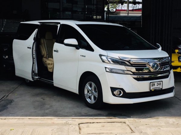 Toyota Vellfire ปี 2017 สีขาว