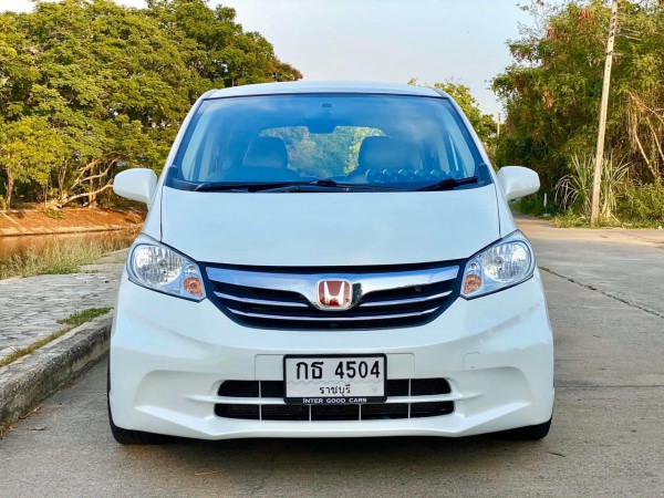 Honda Freed ปี 2014 สีขาว