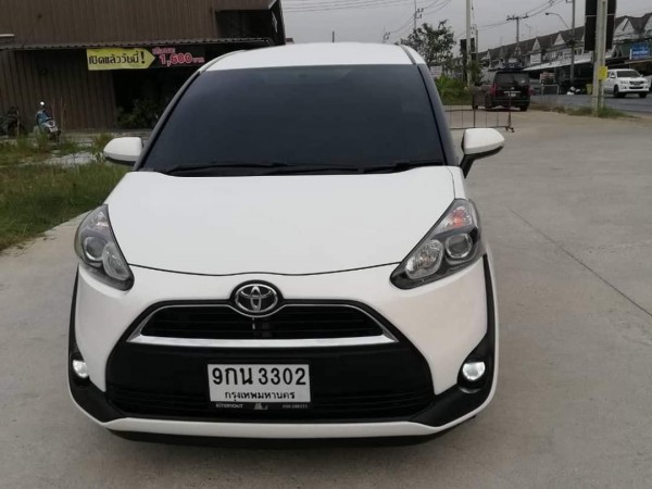 Toyota Sienta ปี 2017 สีขาว