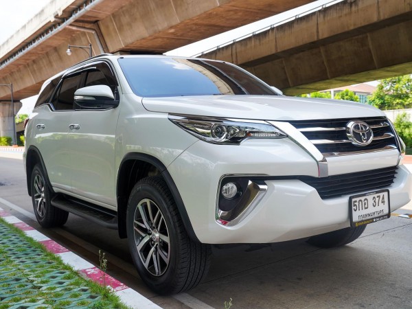 Toyota Fortuner ปี 2016 สีขาว