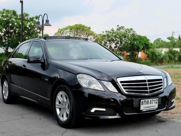 Mercedes-Benz E-Class W212 E200 ปี 2011 สีดำ