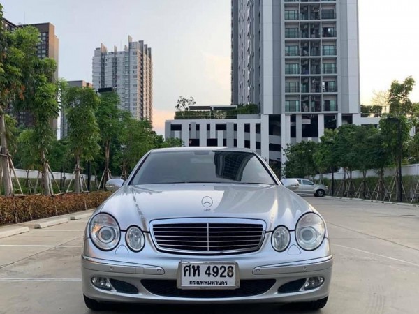 Mercedes-Benz E-Class W211 E200 ปี 2005 สีเงิน