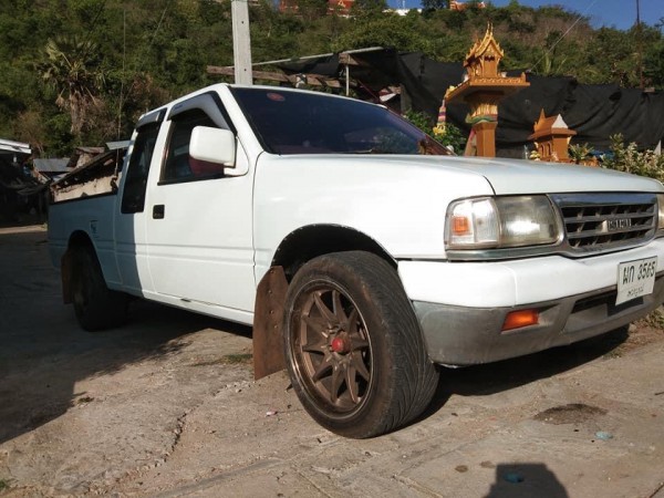 Isuzu TFR มังกรทอง ปี 1996 สีขาว