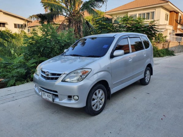 Toyota Avanza ปี 2009 สีเทา