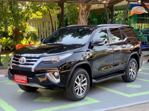 Toyota Fortuner ปี 2015 สีดำ