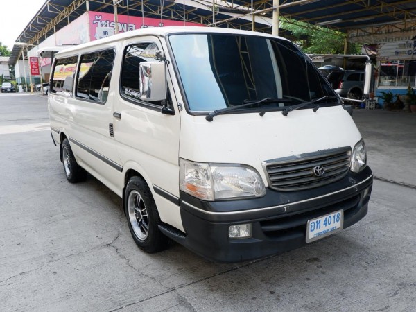 Toyota HiAce หัวจรวด ปี 2003 สีขาว