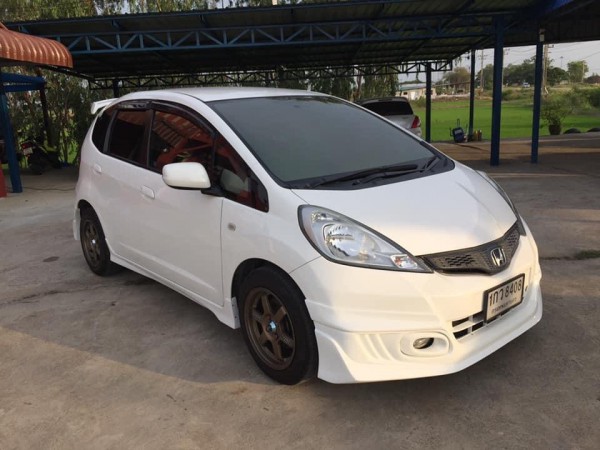 Honda Jazz GE ปี 2013 สีขาว