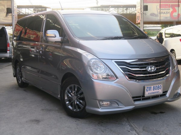 Hyundai H-1 ปี 2015 สีเทา