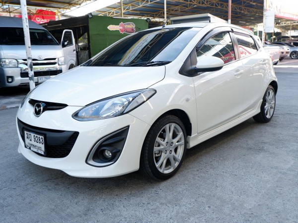 Mazda 2 ปี 2012 สีขาว