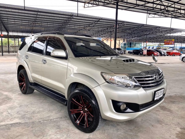 Toyota Fortuner ไมเนอร์เชนจ์ 2 ปี 2013 สีเทา