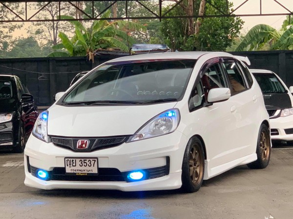 Honda Jazz GE ปี 2011 สีขาว