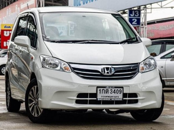 Honda Freed ปี 2013 สีขาว