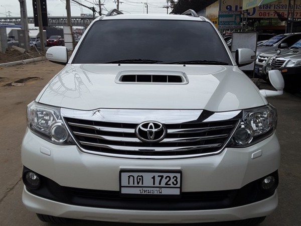 Toyota Fortuner GEN 1 โฉม 2011-2014 ปี 2014 สีขาว