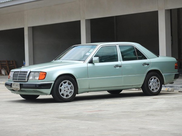 1993 Mercedes-Benz W124 220E Code B