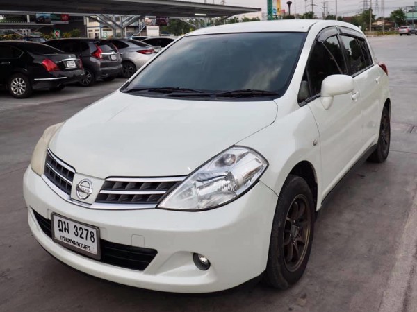 Nissan Tiida 5ประตู 1.8G ตัวTop สุด เกียร์ ออโต้ ปี2011 สีขาว รถบ้านมือเดียว ไม่เคยติดแก้ส