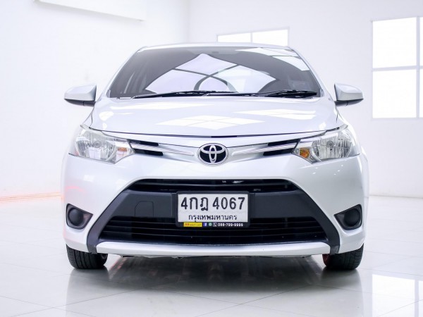 Toyota Vios ปี 2015 สีเทา