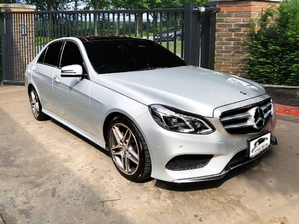 2014 BENZ E300 Bluetec AMG หลังคาแก้ว ดีเซล แรงจัด ประหยัดน้ำมันสุด 20 กม./ลิตร รถออกศูนย์เบนซ์ Warranty Batt Hybrid ยังเหลือ