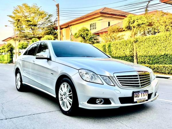 Mercedes Benz E200 CGI รถศูนย์ สวยจัด เหลียวหลังแทบสะดุด