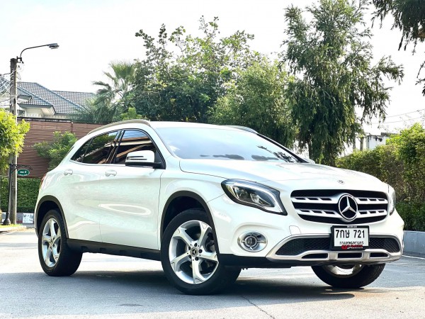 Mercedes Benz GLA200 Minorchang ไมล์น้อย สภาพ ป้ายแดงเลยคะ