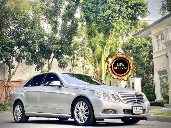 Mercedes Benz E200 CGI รถศูนย์ สวยยอม