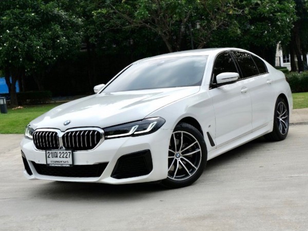 2021 BMW 5 Series G30 520d สีขาว