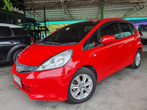 Honda Jazz 1.5V Auto ปี 2013 สีแดง รถมือ1 เช็คศูนย์