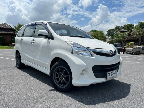 2012 Toyota Avanza สีขาว