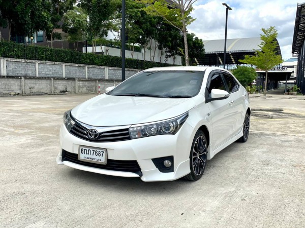 TOYOTA COROLLA ALTIS 1.8 ESport ปี 2014 ไม่เคยติดแก๊ส สภาพสวย การันตีไม่มีชน เล่มพร้อมโอน