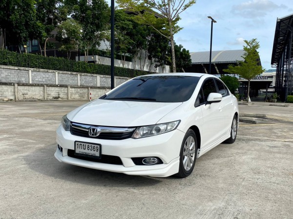 HONDA CIVIC 1.8E (โฉม FB) ปี 13 สวยกริ๊บ เจ้าของเดียว ยางใหม่ปี 2022 ไม่ติดแก๊ส ไม่มีชน กุญแจสำรองครบ