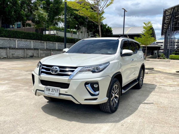 TOYOTA FORTUNER 2.8V 4WD ปี 2019 ไมล์น้อย 33,xxx km. สภาพสีเดิมๆ เข้าเช็คศูนย์ทุกระยะ การันตีไม่มีชน