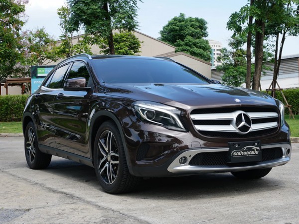 Mercedes-Benz GLA-Class X156 GLA200 ปี 2014 สีน้ำตาล