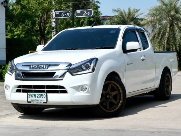 Isuzu d-max 1.9L Space Cab (แคปเตี้ย) เกียร์ธรรมดา ปี2019 ดีเซล สีขาว