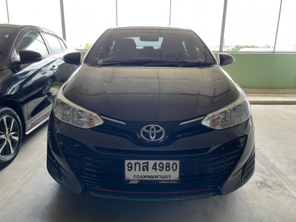 2020 Toyota Yaris สีเทา