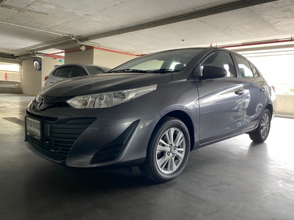 2017 Toyota Yaris สีเทา