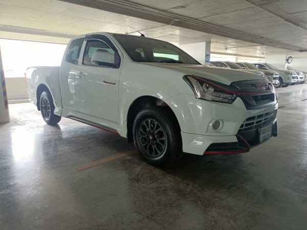 2018 Isuzu D-Max Space Cab สีขาว