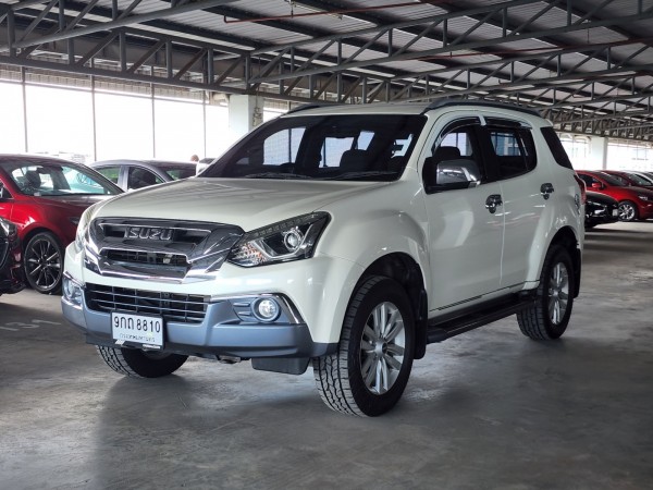 2017 Isuzu MU-7 สีขาว
