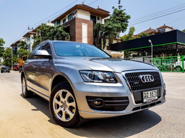 2010 Audi Q5 (8R) สีเงิน