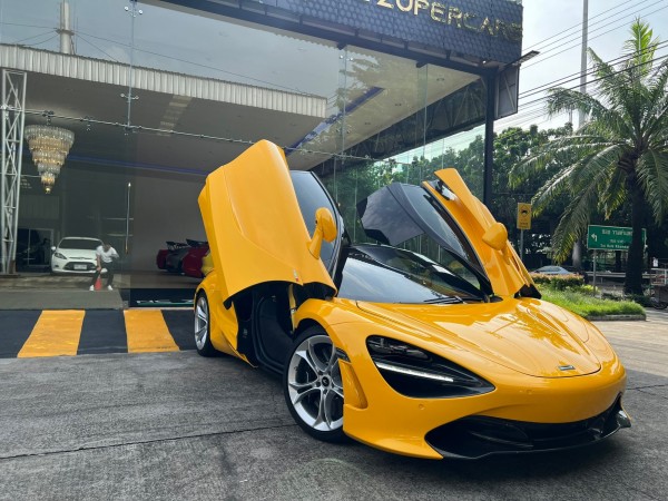 2022 McLaren 720S coupe Performance package สีเหลือง