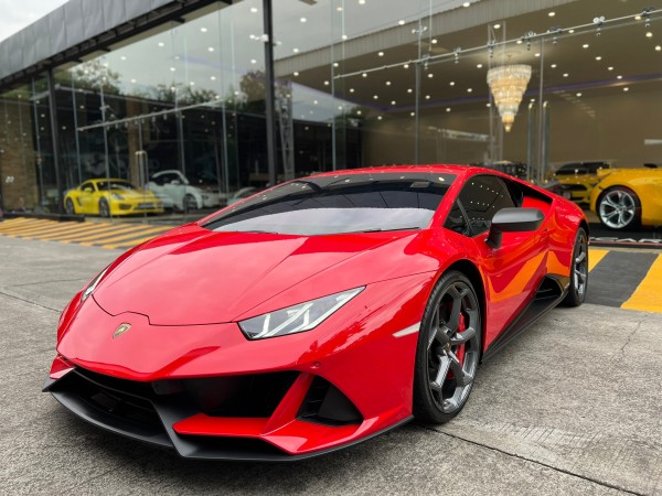 2022 Lamborghini Huracan EVO AWD สีแดง
