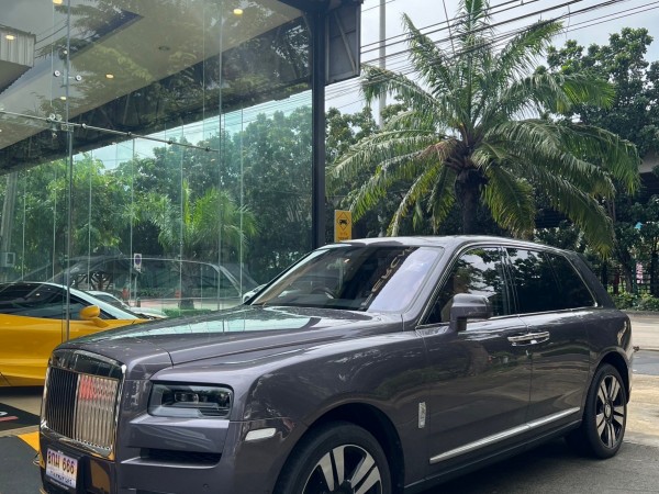 2021 Rolls-Royce Cullinan สีดำ