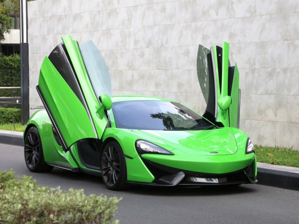 2019 McLaren 570S สีเขียว