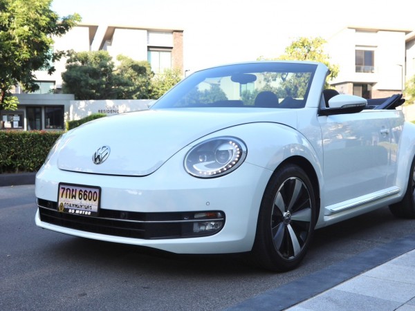 2014 Volkswagen Beetle สีขาว
