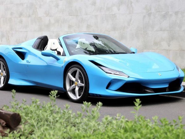 2021 Ferrari F8 SPIDER สีฟ้า