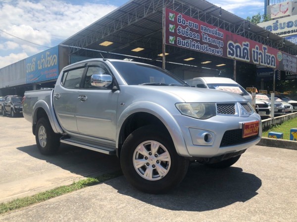 Mitsubishi Triton Double cab ปี 2014 สีเงิน