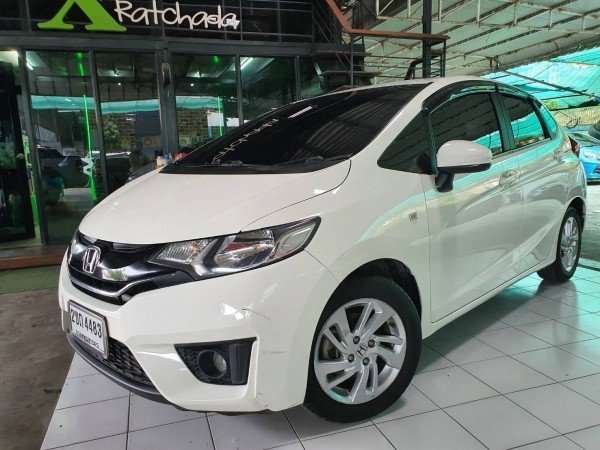Honda Jazz 1.5V Auto ปี 2014 สีขาว รถมือหนึ่งออกห้าง
