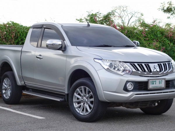 Mitsubishi Triton2.4 GLS Plus Mega cab ปี 2015 สีบรอนซ์เงิน