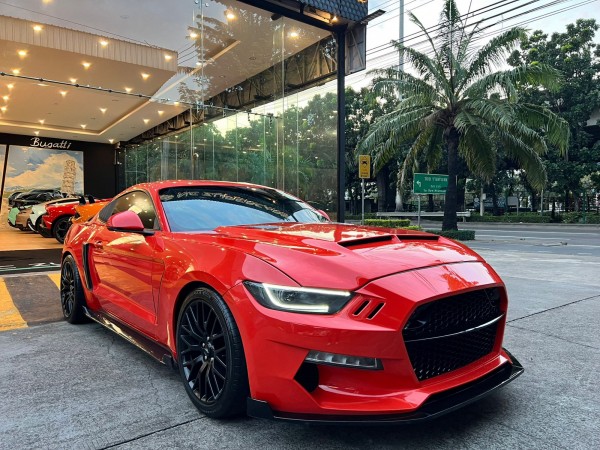 2016 Ford Mustang สีแดง