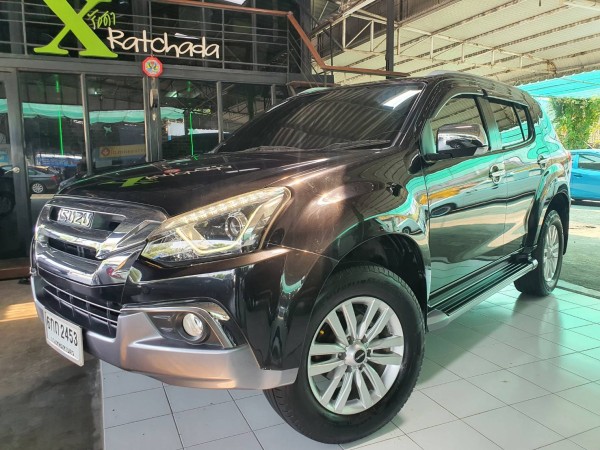 Isuzu Mu X รุ่น1.9Navi ตัวTop สีดำ ปี2017 Auto มือ1