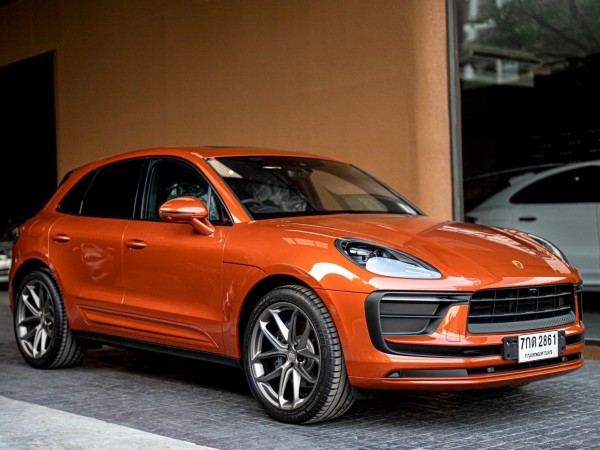 2022 Porsche Macan สีส้ม