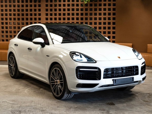 2023 Porsche Cayenne Coupe สีขาว